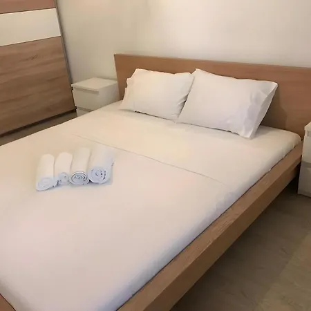 2 Bedroom Flat In - Quality Amora
