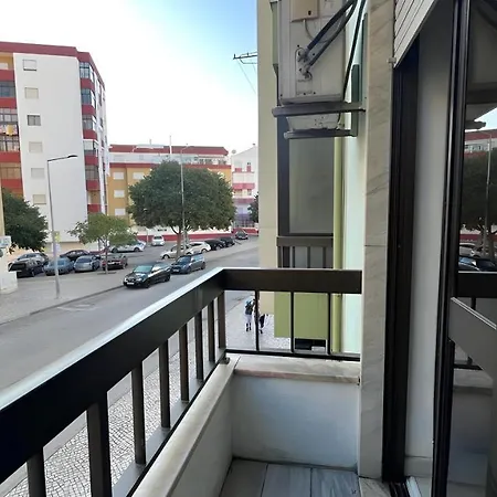 2 Bedroom Flat In - Quality Apartment *